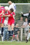 Fehler Kabakci - aber Maik Götzky rettet gegen zwei LSK-Spieler Foto: ar