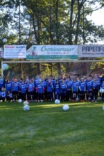 Ferienfußballschule 2019 - Gruppenfoto der rund 50 Mädels