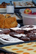 ... und stärkten sich mit den letzten Kuchen und Waffeln.